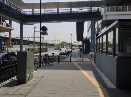 ②戸塚駅出口７交差点を渡りさらに進みます